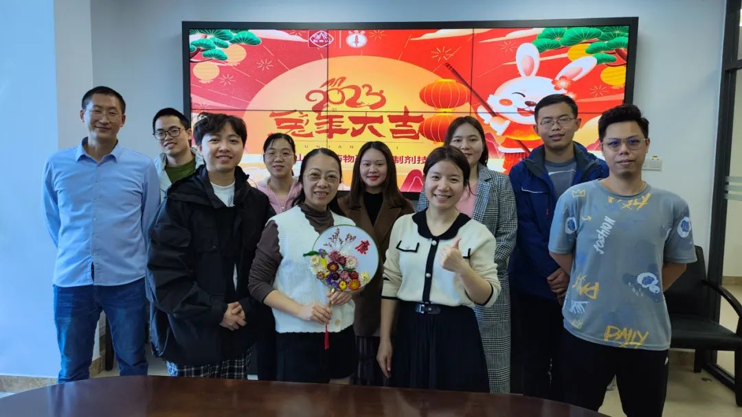 白云山J9.COM公司进杏装古韵迎元宵 团扇话清廉”主题活动