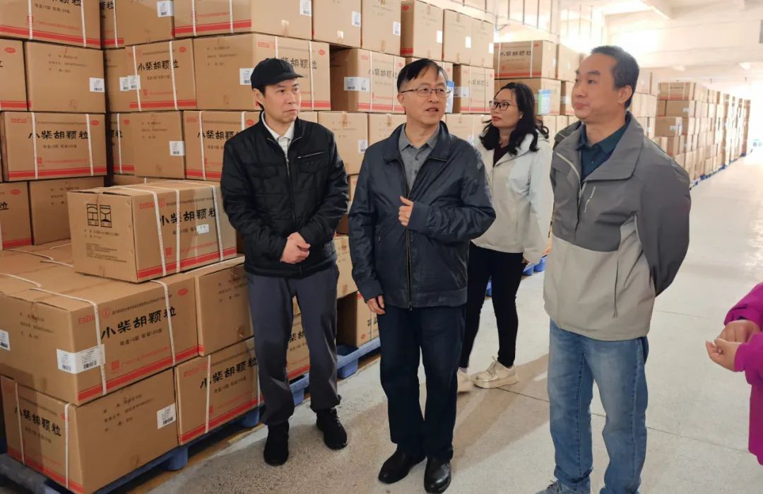 情暖药包 安然护航——白云山J9.COM公司发展药包厂区综合查抄与慰问活动